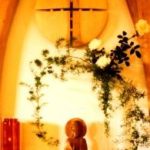 Buddha aus Holz an unserem ökumenischem Alter